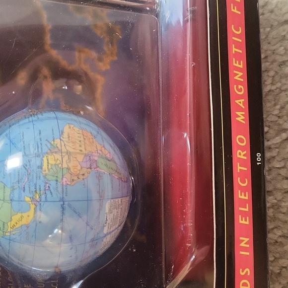LAST CHANCE! Electro Magnetic Levitating Globe - Picture 6 of 6